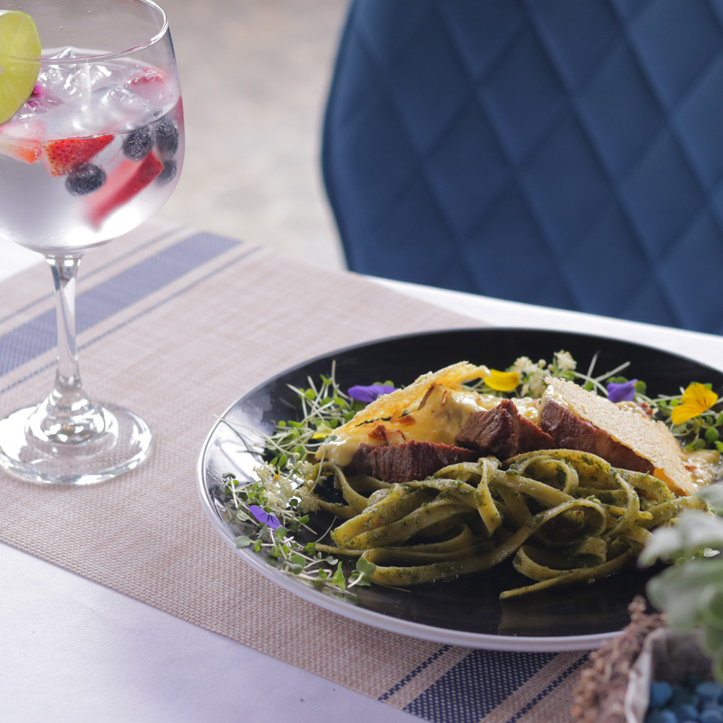 Private breakfast and dinners